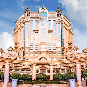 Swissotel Al Murooj Szálloda